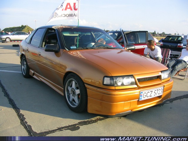 Opel Vectra (03).JPG