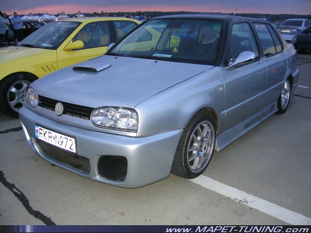 VW Vento (03).JPG